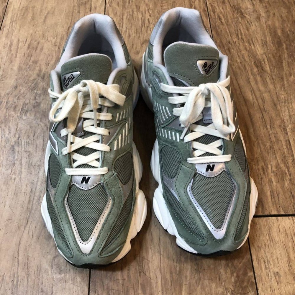 US10.5 Beautiful New Balance U9060Met 9060